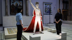 Szlak Freddiego Mercury'ego w Muzeum Wiktorii i Alberta w Londynie.Fot. PAP/EPA/TOLGA AKMEN