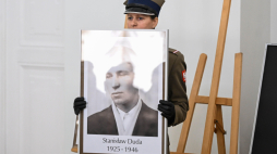 Uroczystość wręczenia not identyfikacyjnych IPN rodzinom ofiar, które zginęły w wyniku działań terroru komunistycznego i zbrodni niemieckich. Fot. PAP/Radek Pietruszka
