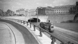 Trasa W-Z, wjazd do tunelu w kierunku Pragi. Warszawa 09.1949. Fot. PAP/CAF/S. Dąbrowiecki