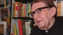 Ks. Jan Twardowski. Fot. PAP/R. Pietruszka