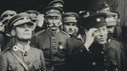 Ataman S. Petlura (pierwszy z prawej) podczas przeglądu oddziałów ukraińskich w Kijowie. 10.05.1920. Fot. CAW