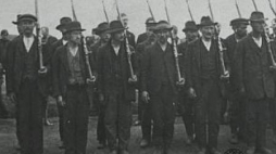 Grupa powstańcó śląskich. 1919 r. Fot. CAW