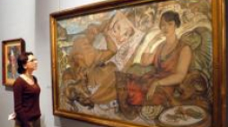 Obraz Witkacego "Fałsz Kobiety" (1927) na wystawie w Muzeum Narodowym w 2004 r. Fot. PAP/A. Rybczyński