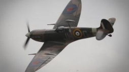 Lotnicza legenda II wojny światowej - Spitfire. Fot. PAP/G. Michałowski