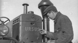 Państwowe Zakłady Inżynieryjne Ursus. Warszawa, 1949-02. Fot. PAP/CAF