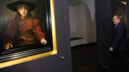 Prezydent Bronisław Komorowski zwiedzaja nową ekspozycję na Zamku Królewskim. Fot. PAP/J. Turczyk 