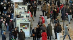 Święto Niepodległości. Warszawiacy na Krakowskim Przedmieściu. 11.11.2011. Fot. PAP/G. Jakubowski