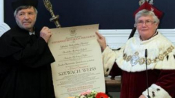 Szewach Weiss i rektor UW Katarzyna Chałasińska-Macukow. Fot. PAP/R. Pietruszka