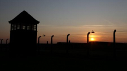 Teren byłego nazistowskiego obozu Auschwitz-Birkenau. Fot. PAP/S. Rozpędzik 