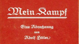 Okładka pierwszego wydania "Mein Kampf" z autografem Hitlera. Fot. PAP/CAF