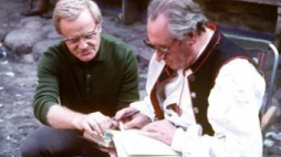 Jan Rybkowski (L) i Władysław Hańcza (P) na planie filmu "Chłopi". Fot. PAP/W. Rozmysłowicz
