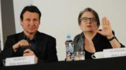Agnieszka Holland oraz Robert Więckiewicz podczas konferencji prasowej. Fot. PAP/J. Turczyk