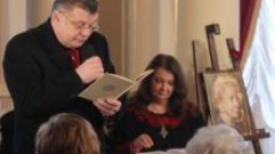  Aktorzy Krzysztof Globisz i Anna Dymna czytają wiersze Wisławy Szymborskiej. Fot. PAP/J. Bednarczyk  