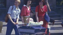 Spacer po Starym Mieście. Warszawa 05.1977. Fot. PAP/J. Morek 