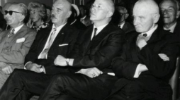 Studio radiowe w Londynie. Od lewej: E. Raczyński, gen. W. Anders, J. Nowak Jeziorański, gen. M. Kukiel. Fot. NAC