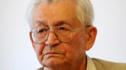 Leszek Moczulski. Fot. PAP/P. Kula