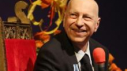 Jerzy Stuhr podczas jubileuszowego benefisu w Teatrze Ludowym w Krakowie. Fot. PAP/J. Bednarczyk