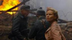Kadr z filmu „Taniec śmierci. Sceny z Powstania Warszawskiego”, w reż. Leszka Wosiewicza.   