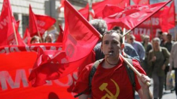 ierwszomajowy pochód zorganizowany przez Komunistyczną Partię Polski. Fot. PAP/B. Zborowski