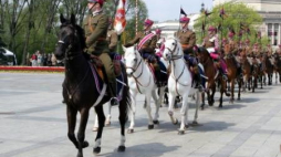 Szwadron kawalerii na Pl. Piłsudskiego w Warszawie. Fot. PAP/R. Pietruszka