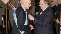Wojciech Kilar odznaczony Orderem Orła Białego przez prezydenta Bronisława Komorowskiego. Fot. PAP/P. Supernak