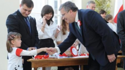 Prezydent Bronisław Komorowski podczas spotkania w Pałacu Prezydenckim z warszawskimi uczniami. Fot. PAP/J. Turczy