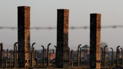 Teren byłego nazistowskiego obozu Auschwitz-Birkenau. Fot. PAP/S. Rozpędzik 