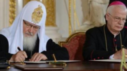 Patriarcha Moskwy i całej Rusi Cyryl I i przew. Konferencji Episkopatu Polski abp Józef Michalik. Fot. PAP/R. Pietruszka