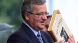 Prezydent Bronisław Komorowski podczas akcji "Narodowe czytanie +Pana Tadeusza+". Fot. PAP/J. Turczyk