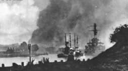 Pancernik Schlezwig-Holstein ostrzeliwuje Westerplatte. Fot. NAC