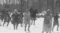 Arcyksiążę Karol Olbracht Habsburg z Żywca (drugi z prawej) na polowaniu. 1936 r. Fot. NAC