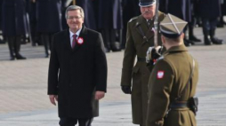  Prezydent Bronisław Komorowski  czasie uroczystości z okazji Święta Niepodległości. Fot. PAP/R. Guz