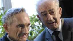 Czlonkowie jury Nagrody KLIO. Od lewej prof. Henryk Samsonowicz i prof. Tomasz Szarota. Fot. PAP/A. Rybczyński