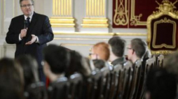 Prezydent Bronisław Komorowski podczas lekcji historii. Fot. PAP/Jacek Turczyk