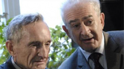 Czlonkowie jury Nagrody KLIO. Od lewej prof. Henryk Samsonowicz i prof. Tomasz Szarota. Fot. PAP/A. Rybczyński