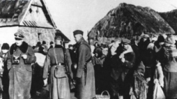 Wysiedlanie chłopów z Zamojszczyzny. 1942-1943. Fot. NAC