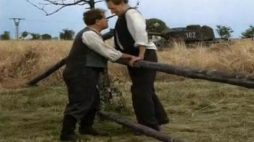 Kadr z filmu "Sami swoi" w reżyserii Sylwestra Chęcińskiego. Źródło: Filmoteka Narodowa