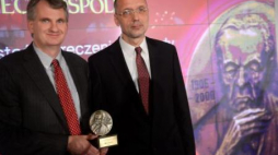 Prof. Timothy Snyder i prof. Andrzej Nowak. Fot. PAP/B. Zborowski