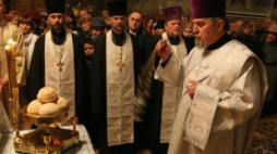 Nabożeństwo z okazji prawosławnej Wigilii Bożego Narodzenia w katedrze św. Mikołaja w Białymstoku. Fot. PAP/P. Supernak