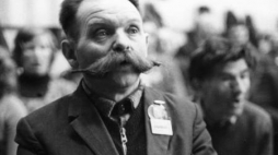 Rolnik, poeta i działacz niezależnego ruchu ludowego Władysław Szypuła ze wsi Sołonka. Rzeszów, 1981.01. Fot. PAP/J. Oc