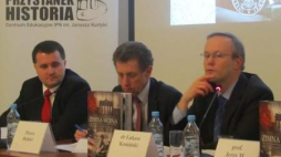 Dyskusja o książce "Zimna wojna". Fot. PAP/W. Kowalski