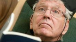 Amos Oz. Fot. PAP/G. Michałowski