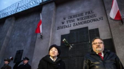 Córka rotmistrza Witolda Pileckiego - Zofia Pilecka-Optułowicz i Jacek Pawłowicz z IPN. Fot. PAP/J. Kamiński 