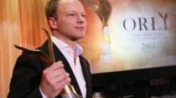 Maciej Stuhr odebał nagrodę Orła 2013 w kategorii "Główna rola męska" za rolę w filmie "Pokłosie". Fot. PAP/L. Szymański
