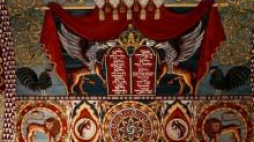 Fragment zrekonstruowanego sklepienia drewnianej synagogi w Gwoźdźcu. Fot. PAP/T. Gzell