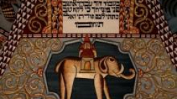 Fragment zrekonstruowanego sklepienia drewnianej synagogi w Gwoźdźcu zawieszonego w MHŻP. Fot. PAP/T. Gzell