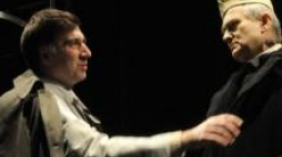 Teatr Polski "Polacy". Olgierd Łukaszewicz (P) i Radosław Krzyżowski (L). Fot. PAP/A. Rybczyński