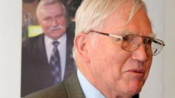 Prof. Zbigniew Pełczyński podczas wystawy poświęconej Lechowi Wałęsie. Londyn, 2009 r. Fot. PAP/E. Walenda