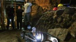 Specjalny robot mający zbadać ostatni odcinek tunelu pod jedną z piramid na stanowisku Teotihuacan. Fot. PAP/EPA