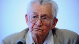 Leszek Moczulski. Fot. PAP/P. Kula